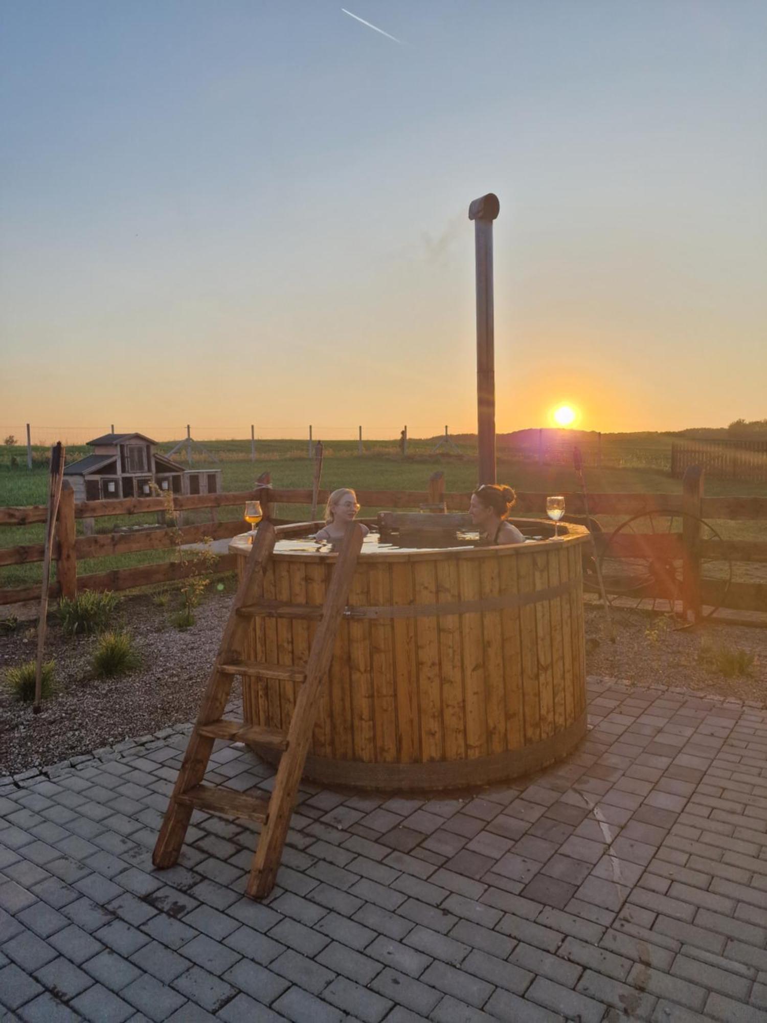 Agroturystyka Kaszuby Villagehome Borzytuchom Exterior photo